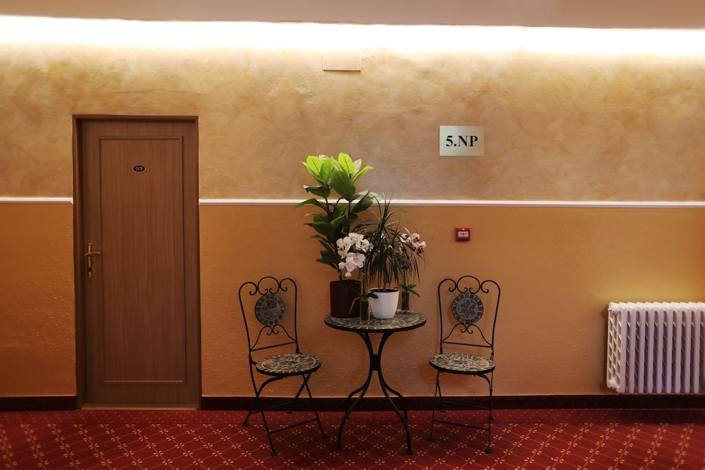 Hotel Romania 4/41