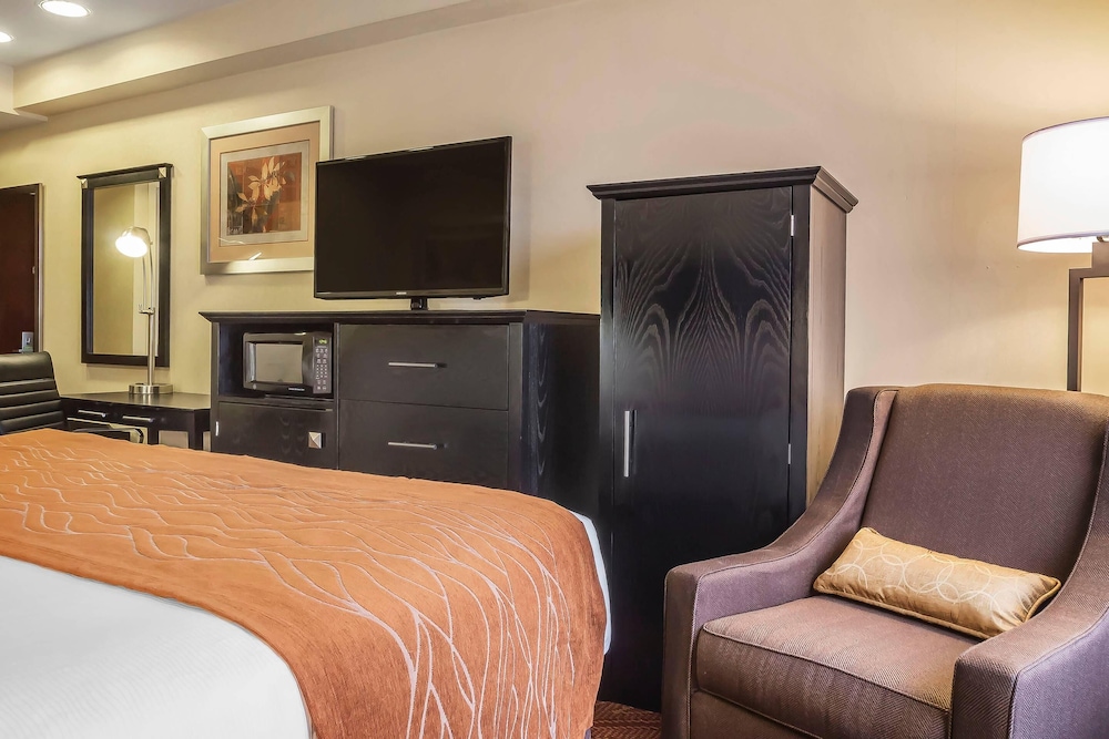 Comfort Inn & Suites LaGuardia Airport 56/64