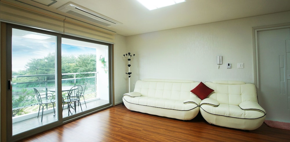 Jeju J Pension 10/37