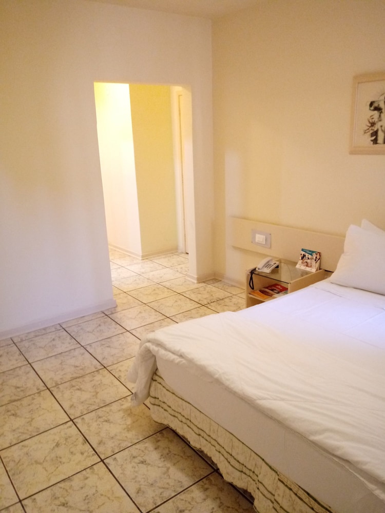 Harbor Inn 8/50