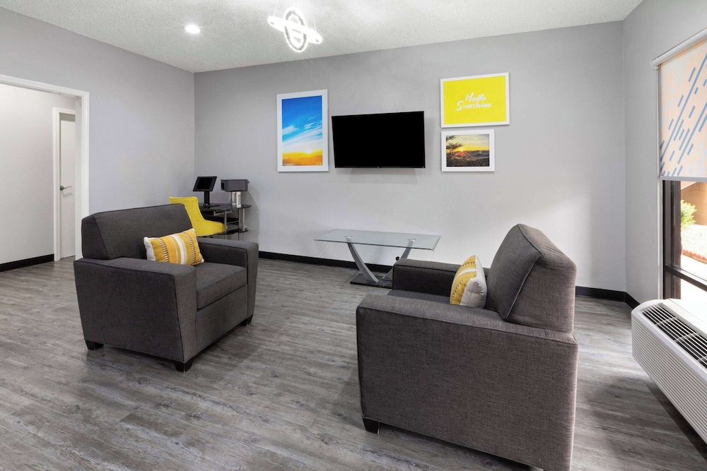 Days Inn by Wyndham North Little Rock/ Maumelle 38/56