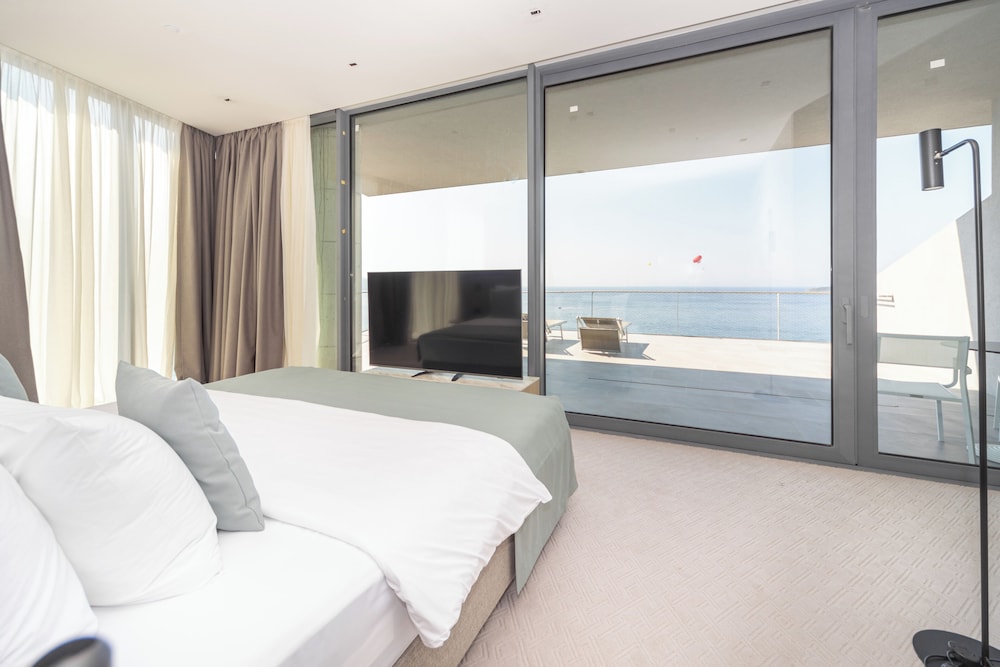 Sea Star Hotel 11/50
