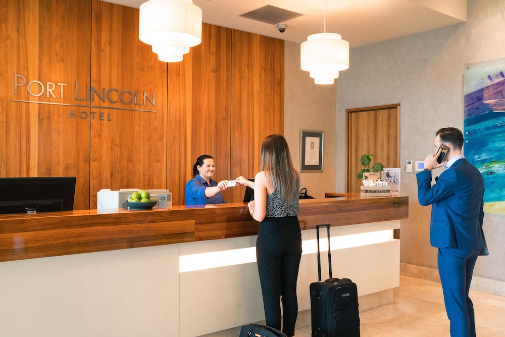 The Port Lincoln Hotel 8/50