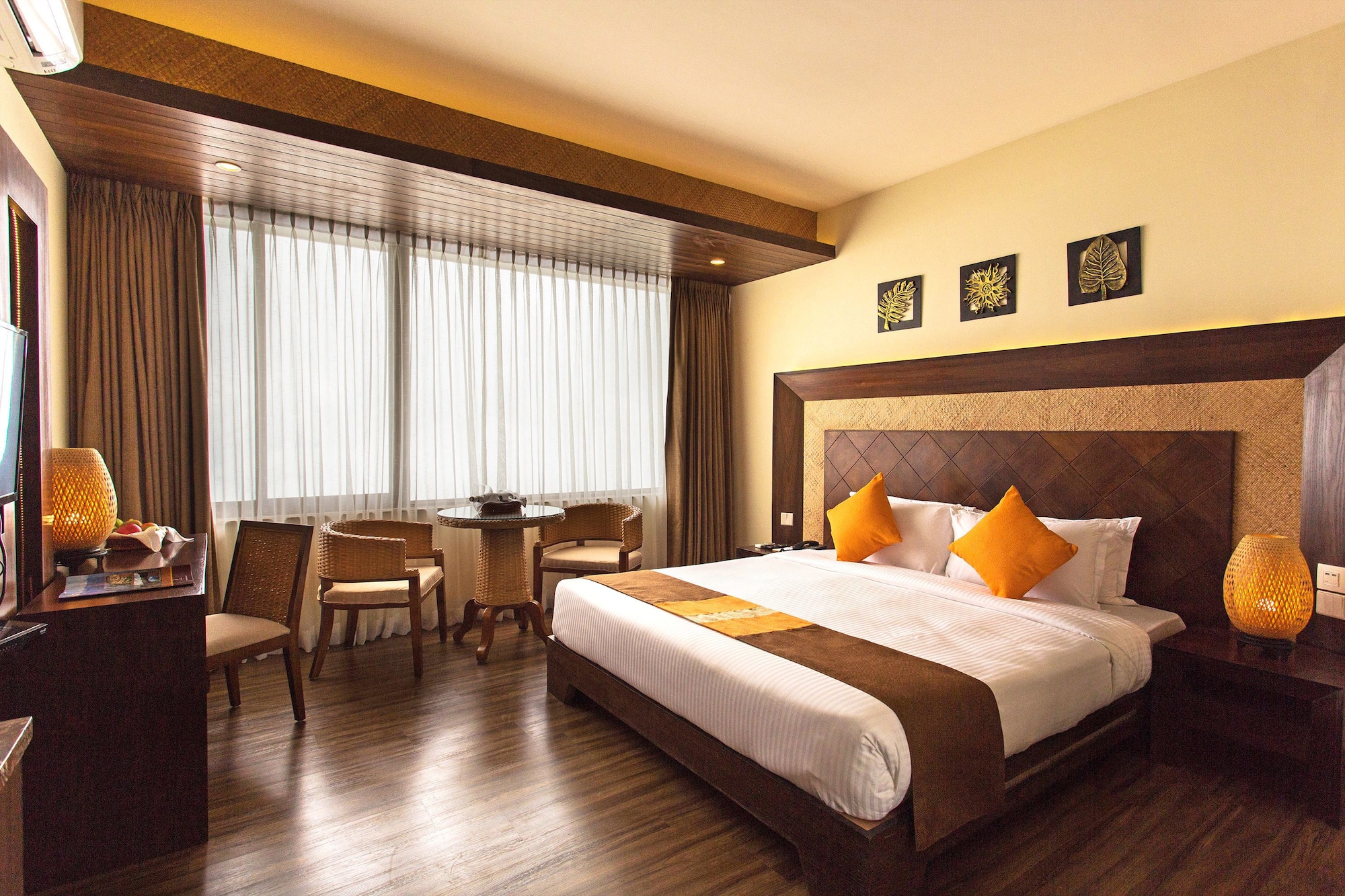 Deluxe Double or Twin with Mountain View