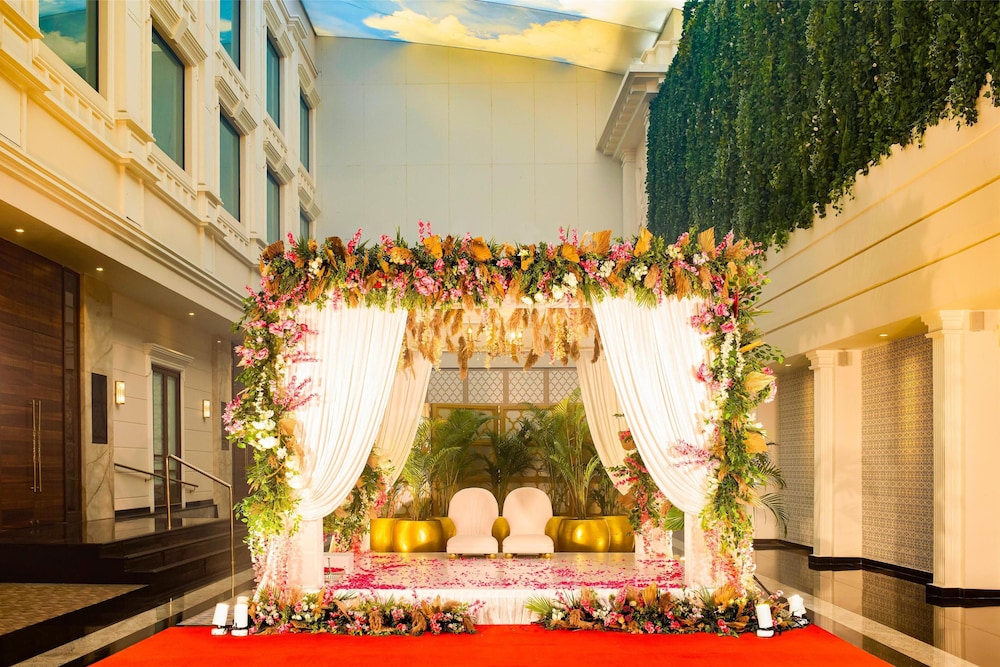 Radisson Blu Hotel & Suites GRT Chennai 48/50