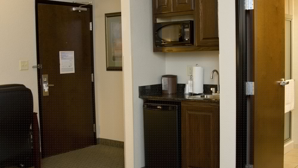 Holiday Inn Express Hotel And Suites Pittsburg 24/73