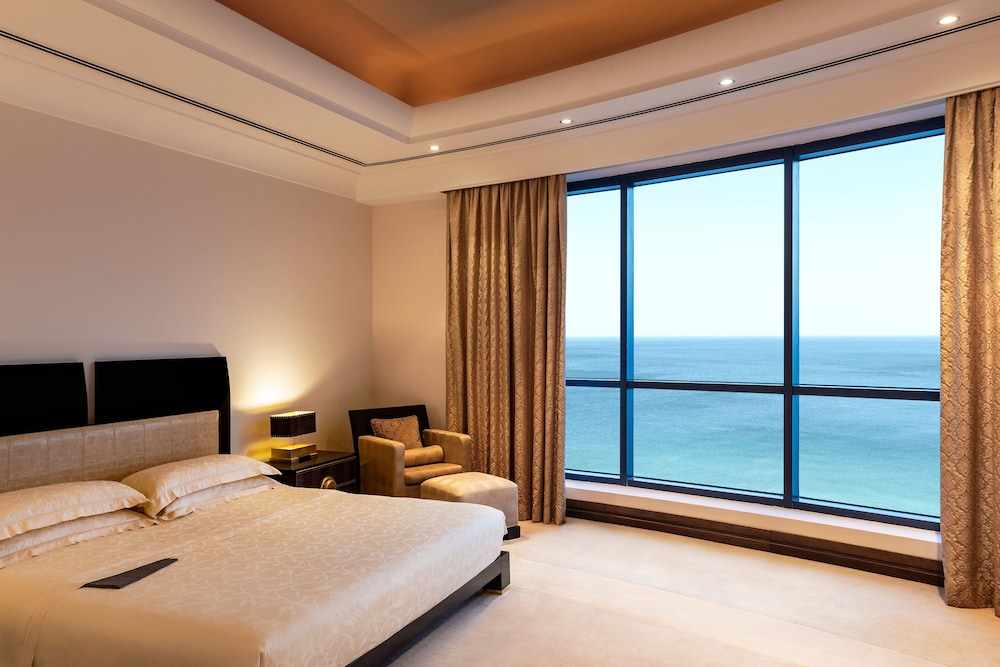 Le Meridien Al Aqah Beach Resort 12/65