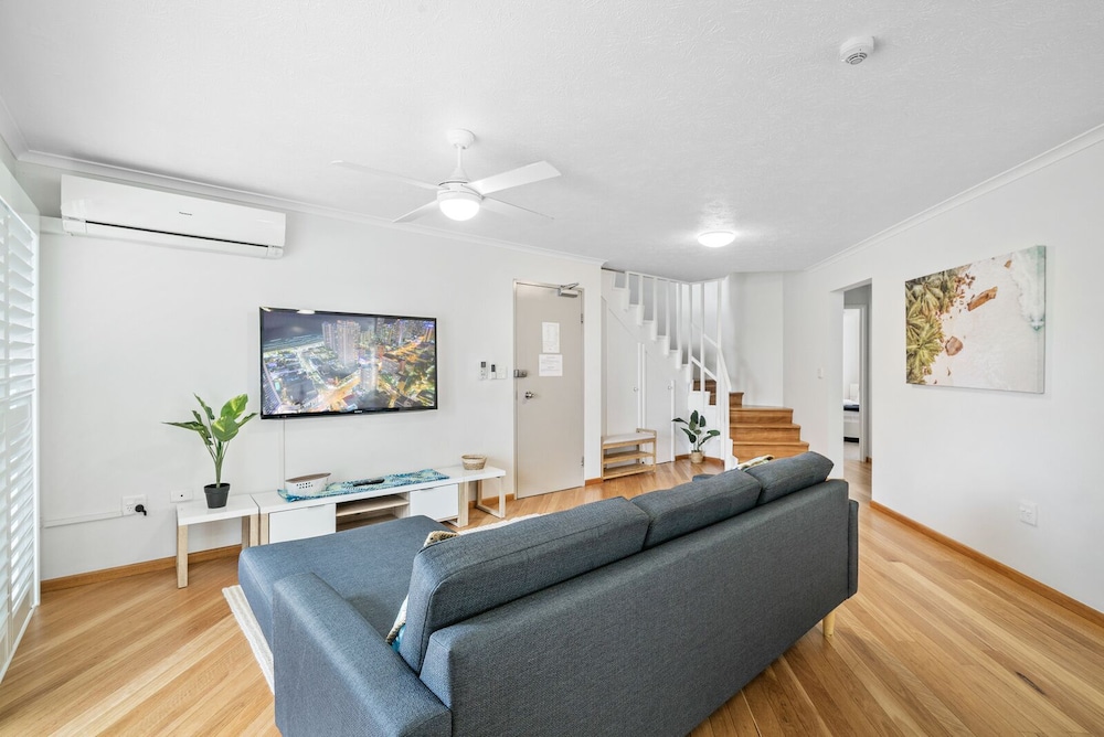 MARKHAM COURT 46/66