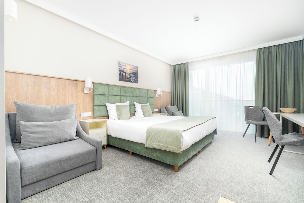 Deluxe, Apartment, King Bed, 2 Sofa
