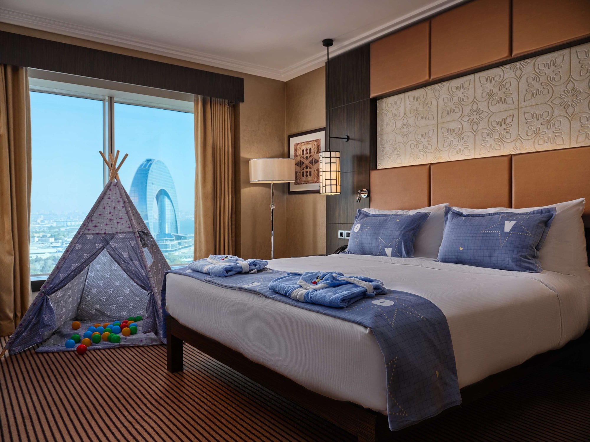 2 Bedrooms, Connecting, Family, 3 King Beds
