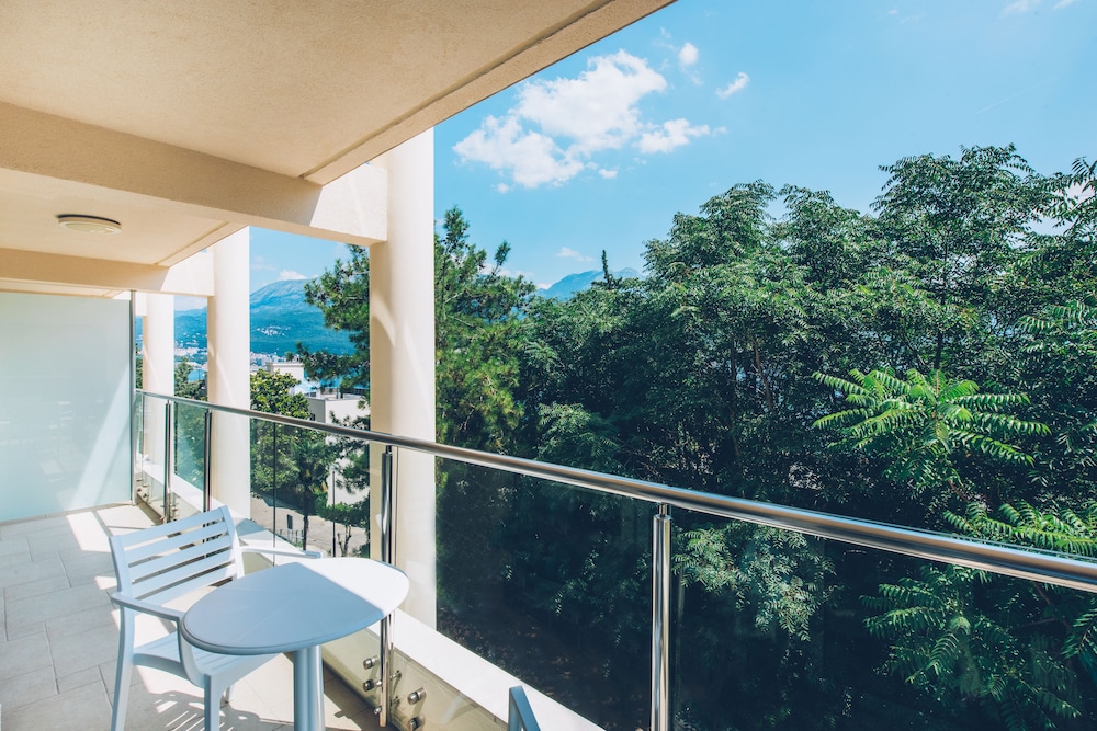 Iberostar Waves Herceg Novi 12/68
