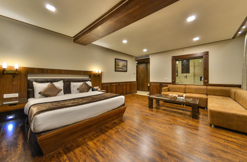 Clarks Inn Srinagar (Ex Hotel Spring Hills) 15/50