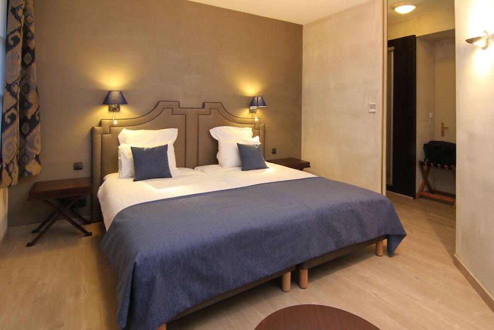 Hotel Beaucour 30/83