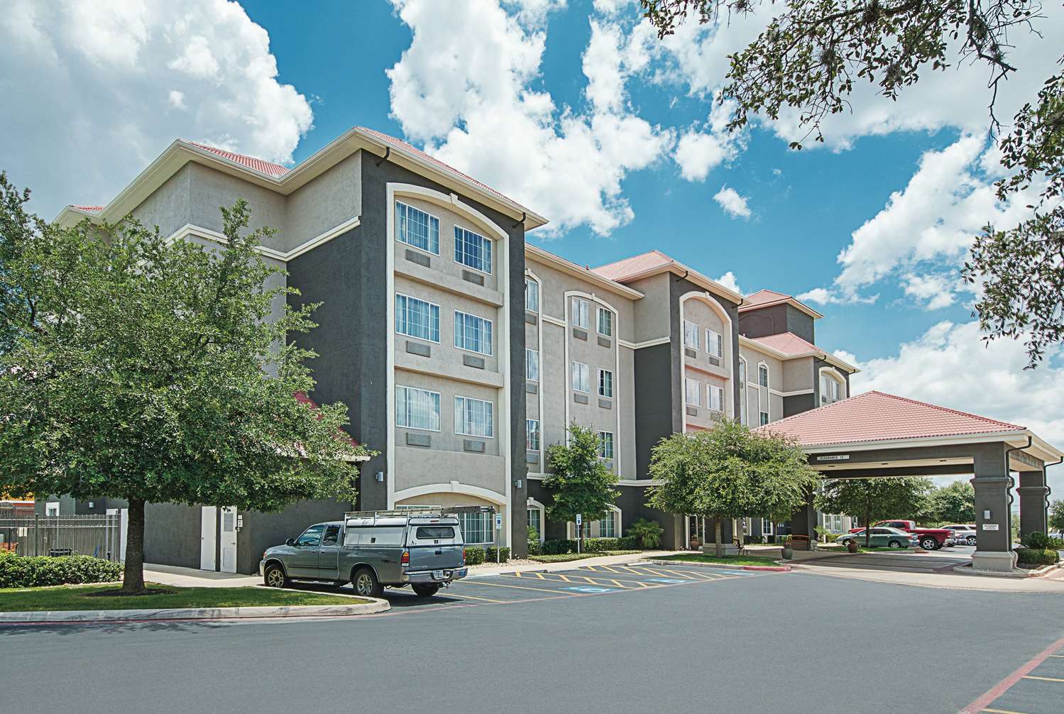 La Quinta Inn & Suites by Wyndham San Antonio Northwest 57/62