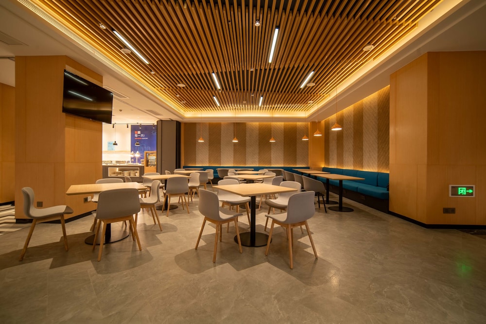Holiday Inn Express Huaibei City Center 43/58
