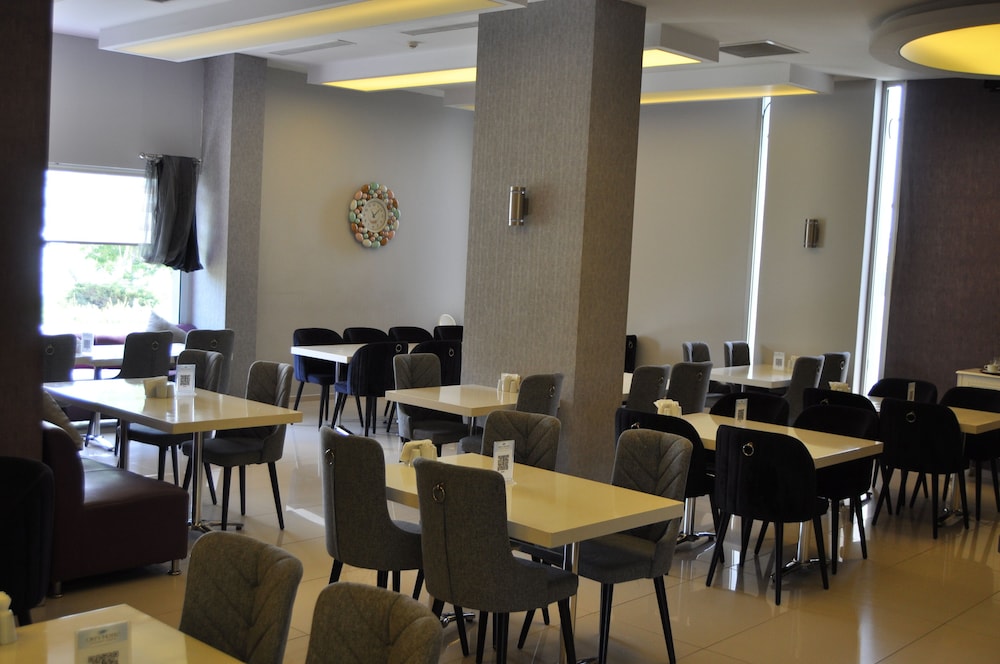 Orty Airport Hotel 57/63