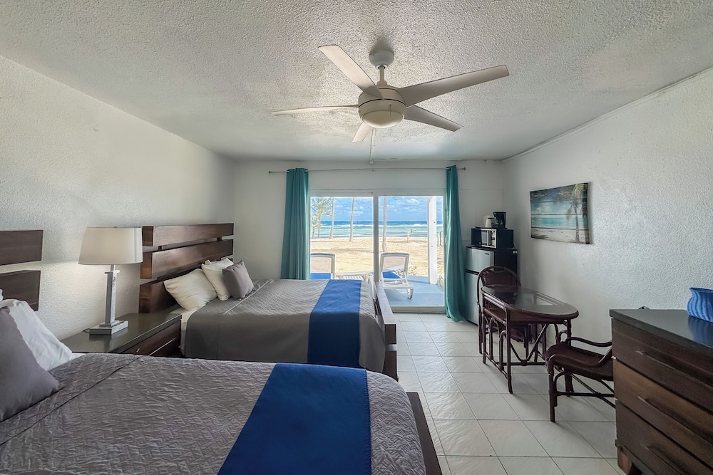 THE PALMS AT PELICAN COVE 41/66