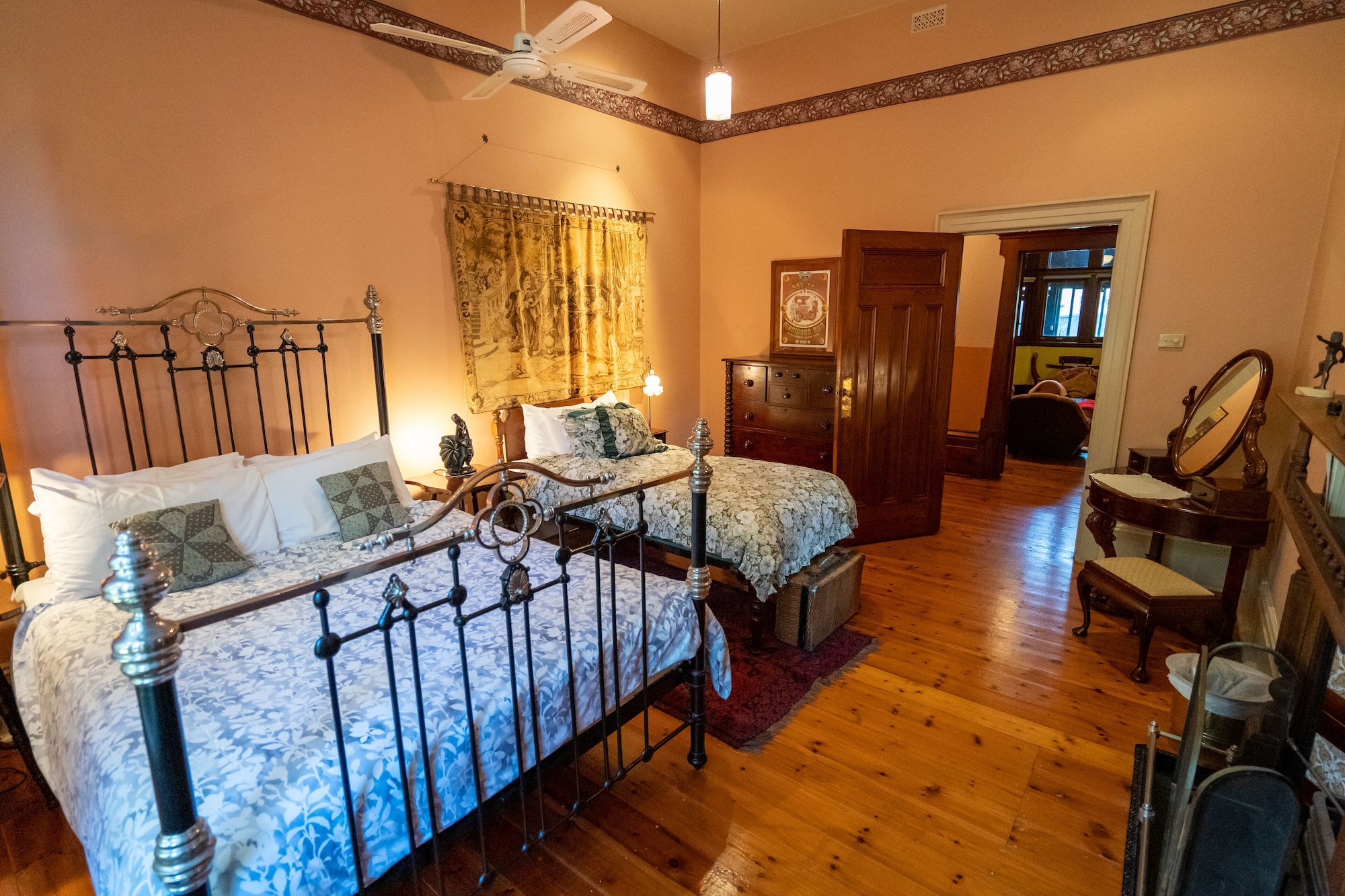 2 Bedrooms, Classic, Apartment, King Bed, 1 Queen and 1 Single Bed, Butler