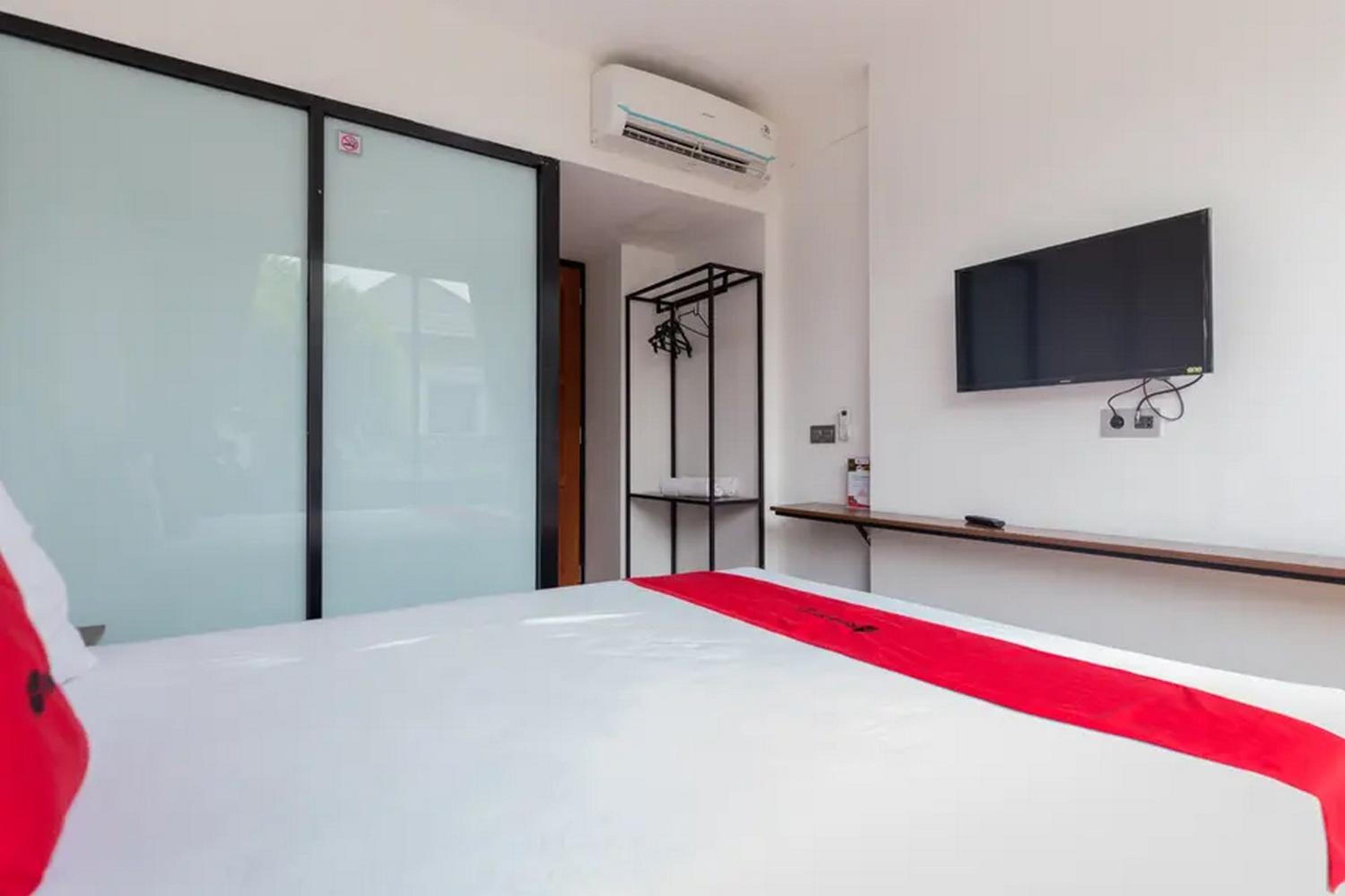 RedDoorz Plus near ICE BSD 2 15/42