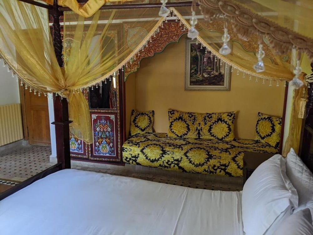Malabata Guest House 24/47