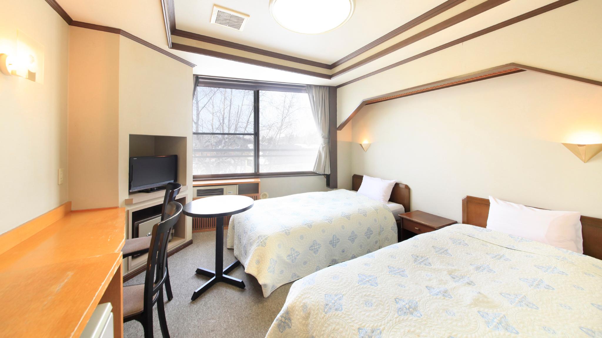 Western, Compact, Twin Beds, Mountain View