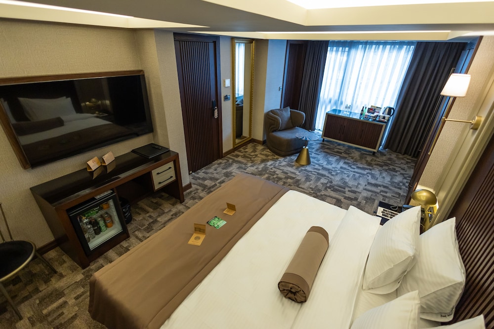 Room, Queen Bed