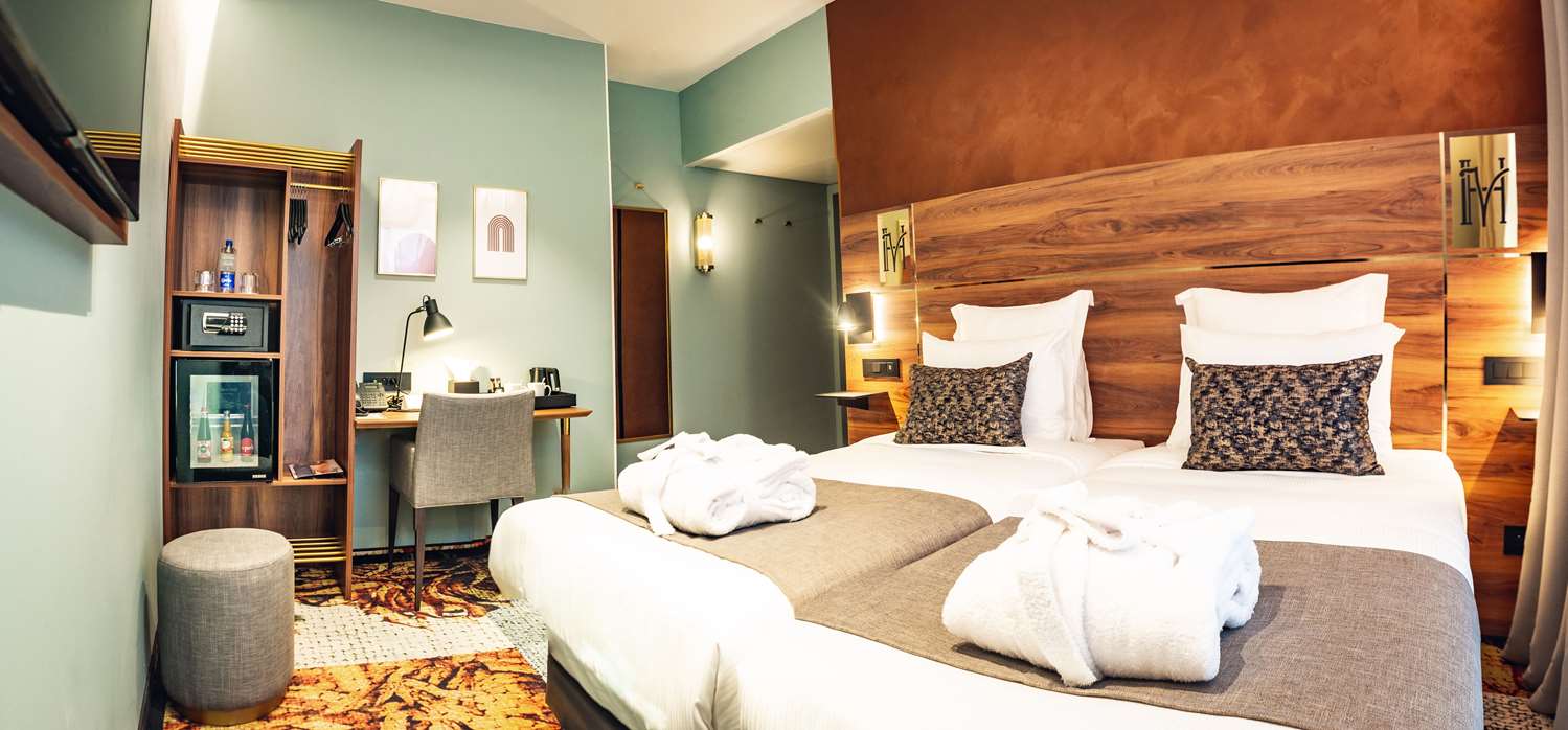 Comfort, Twin Beds, Side View