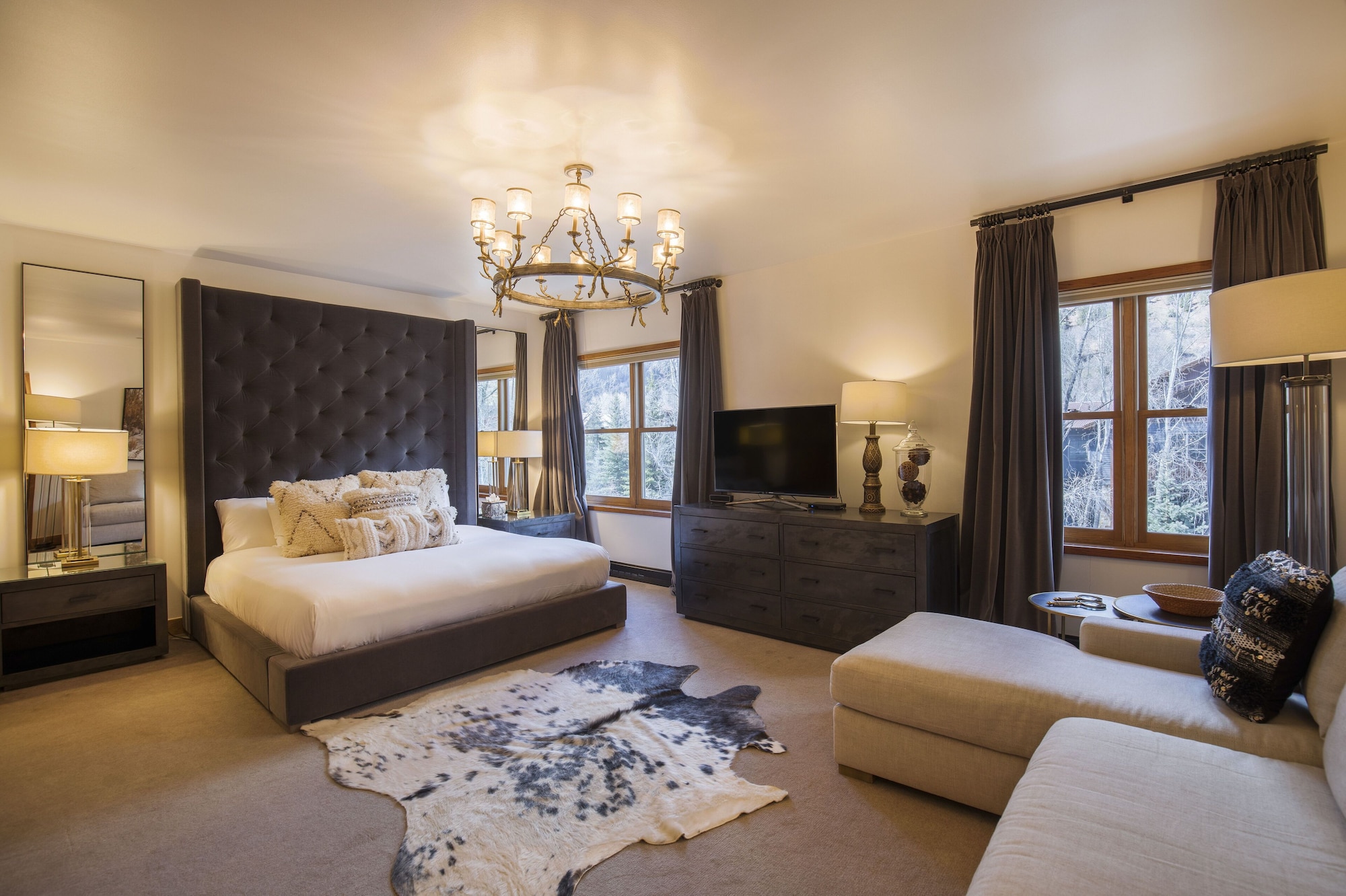 2 Bedrooms, Residence, 1 King and 2 Queen Beds, Riverside، The Auberge Residences at Element 52 3/10