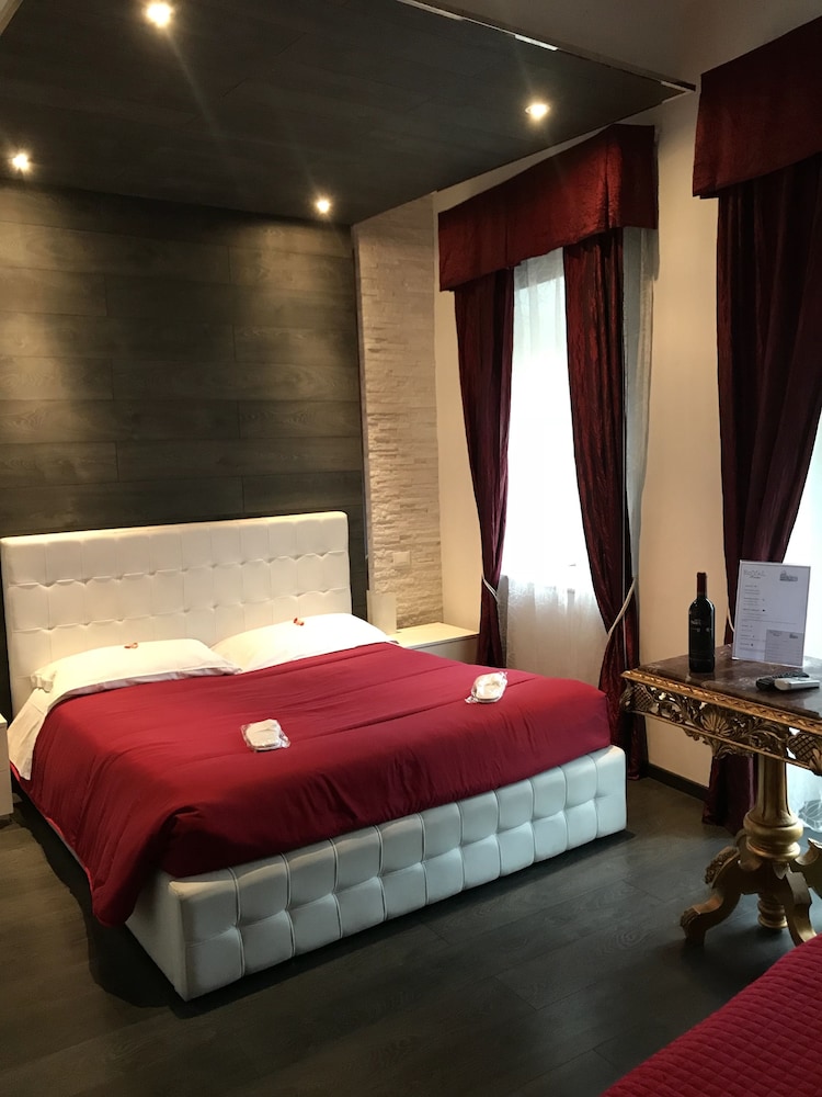 Royal Rooms Colosseo 18/40
