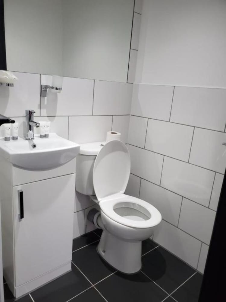 جناح بسريرين مزدوجين بشرفة، Trivelles Regency Nottingham 5/7