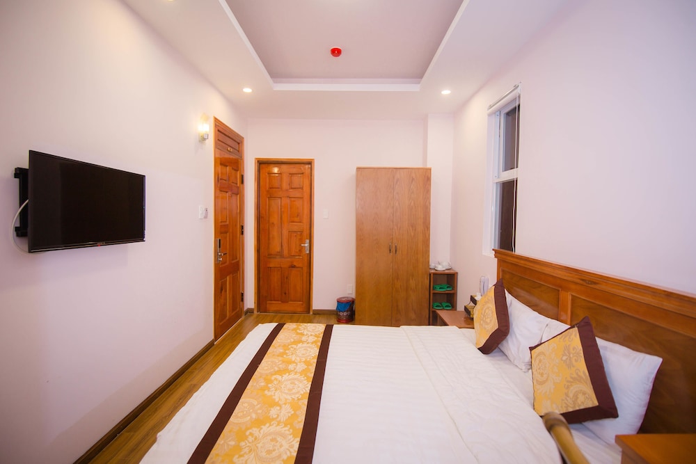 Hong Tung Hotel 11/36