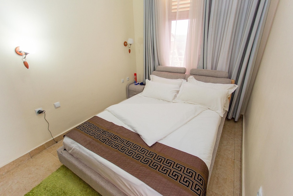 1 BEDROOM, APARTMENT