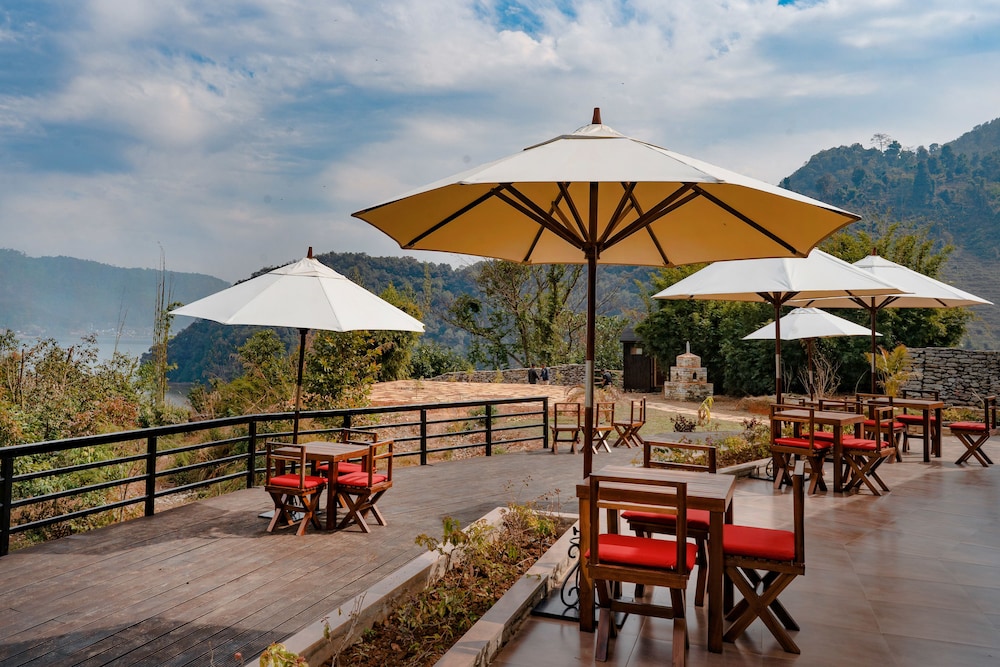 The Pavilions Himalayas Lake View 46/62