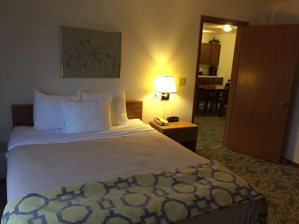 Super 8 By Wyndham Escanaba 4/39