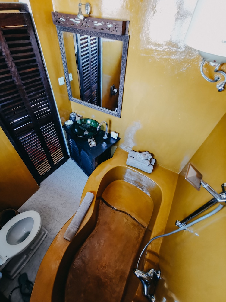 Classic, Single, Double Bed, Bathtub, Kholle House 2/2
