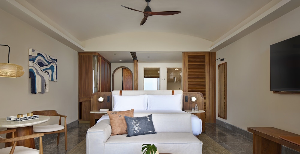 Room, King Bed