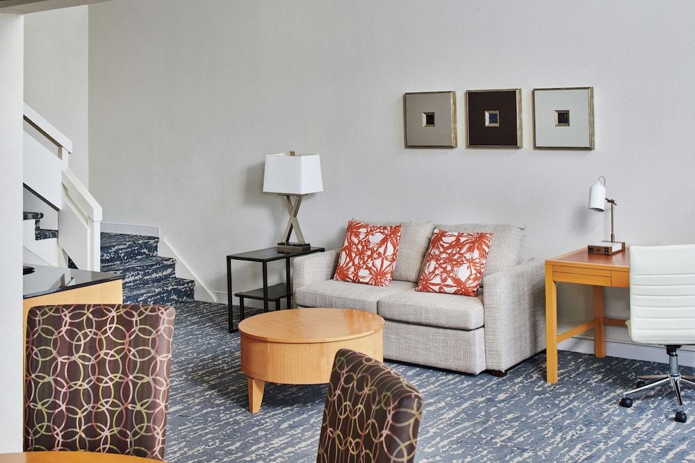 DoubleTree by Hilton Hotel Berkeley Marina 42/83