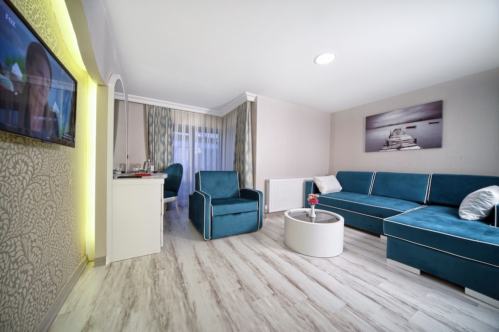 Demonti Hotel 49/69
