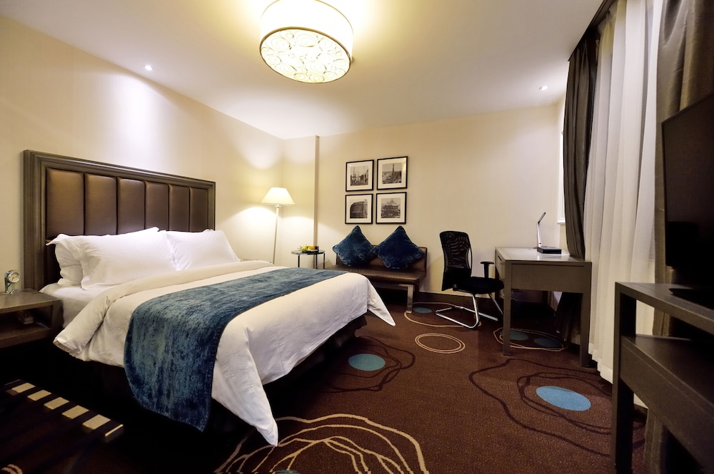 Deluxe, Queen Bed