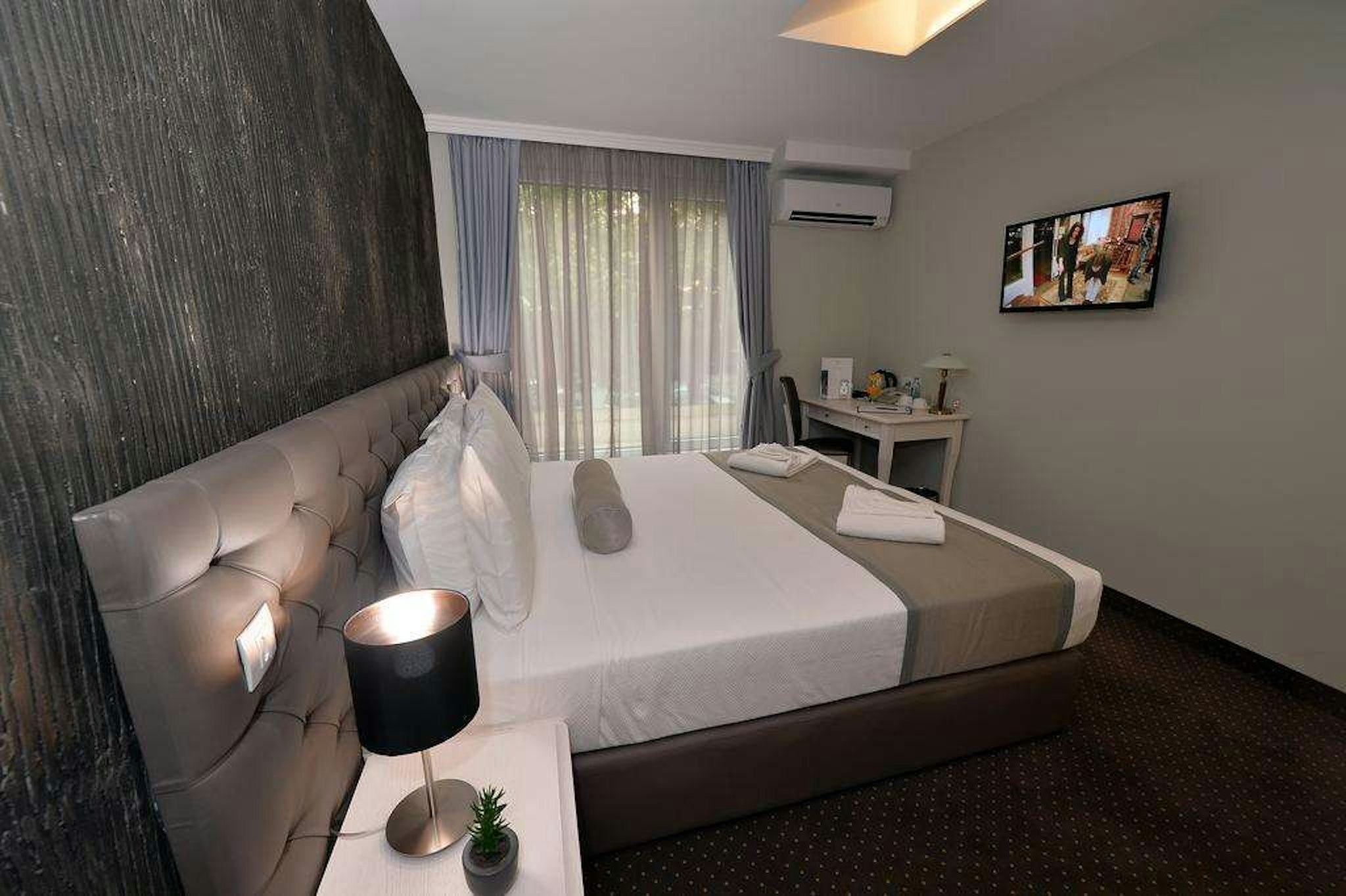 ALEXANDAR II HOTEL 8/20