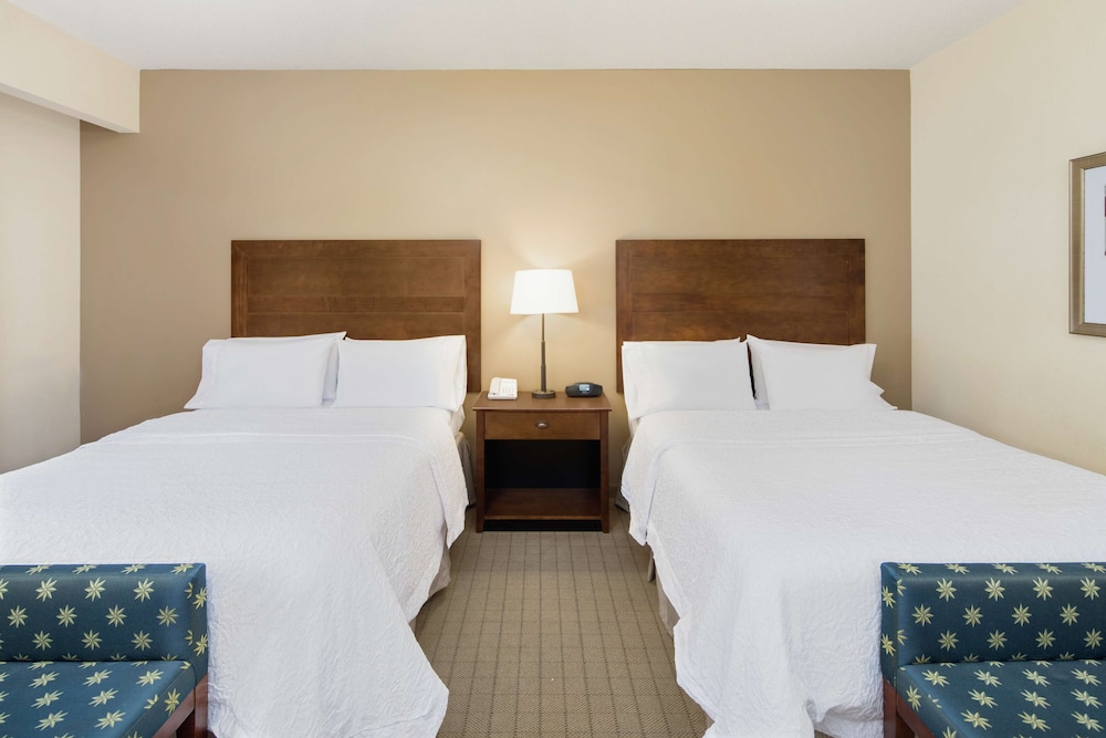 Hampton Inn Columbus South Fort Moore 16/33