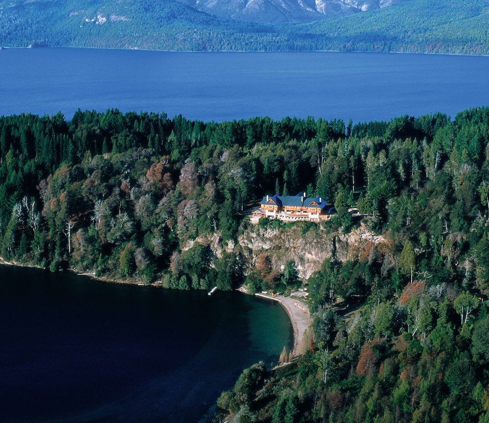 Isla Victoria Lodge 36/44