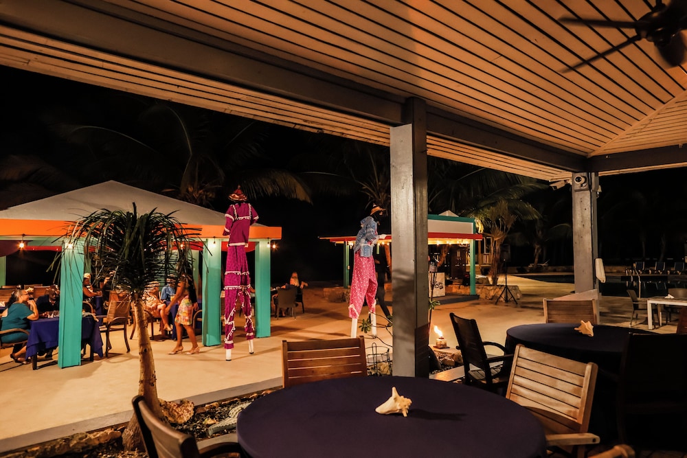 THE PALMS AT PELICAN COVE 48/66