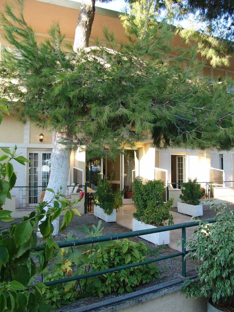 IGNATIA HOTEL 64/66