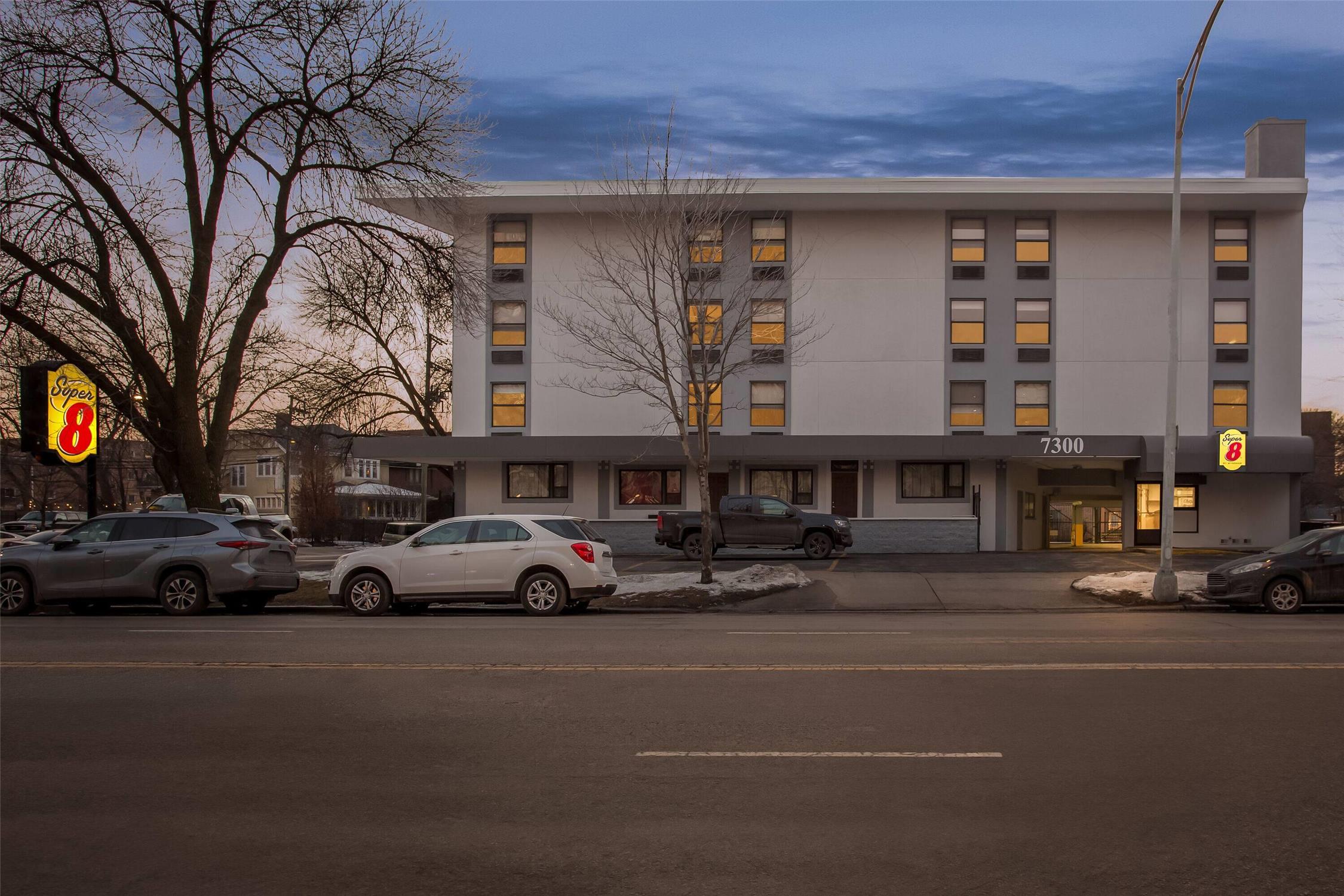 Super 8 By Wyndham Chicago IL 4/25