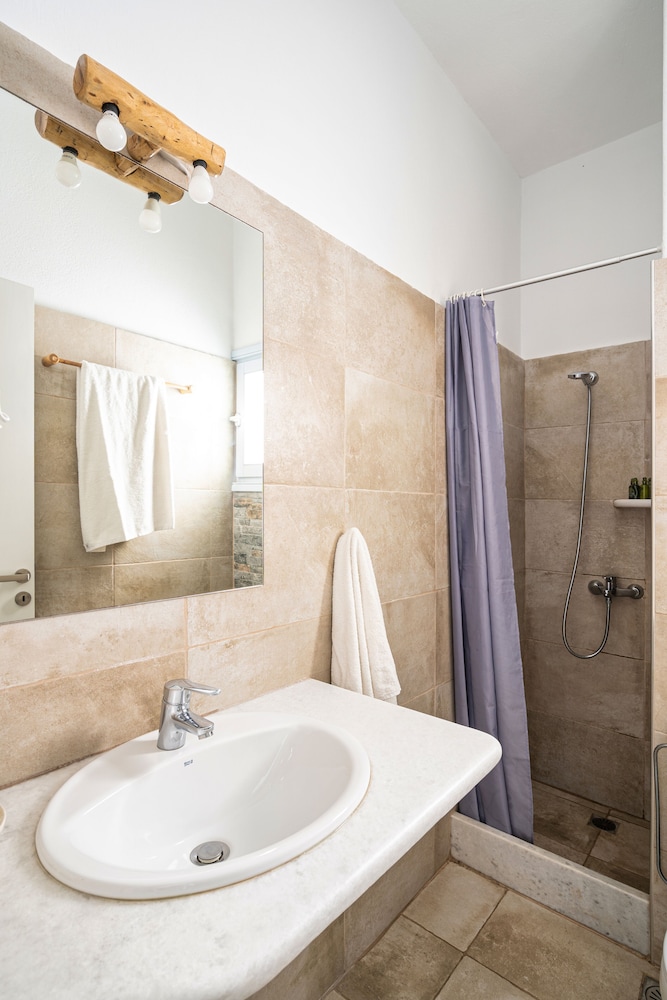 Iris Boutique Hotel 69/74