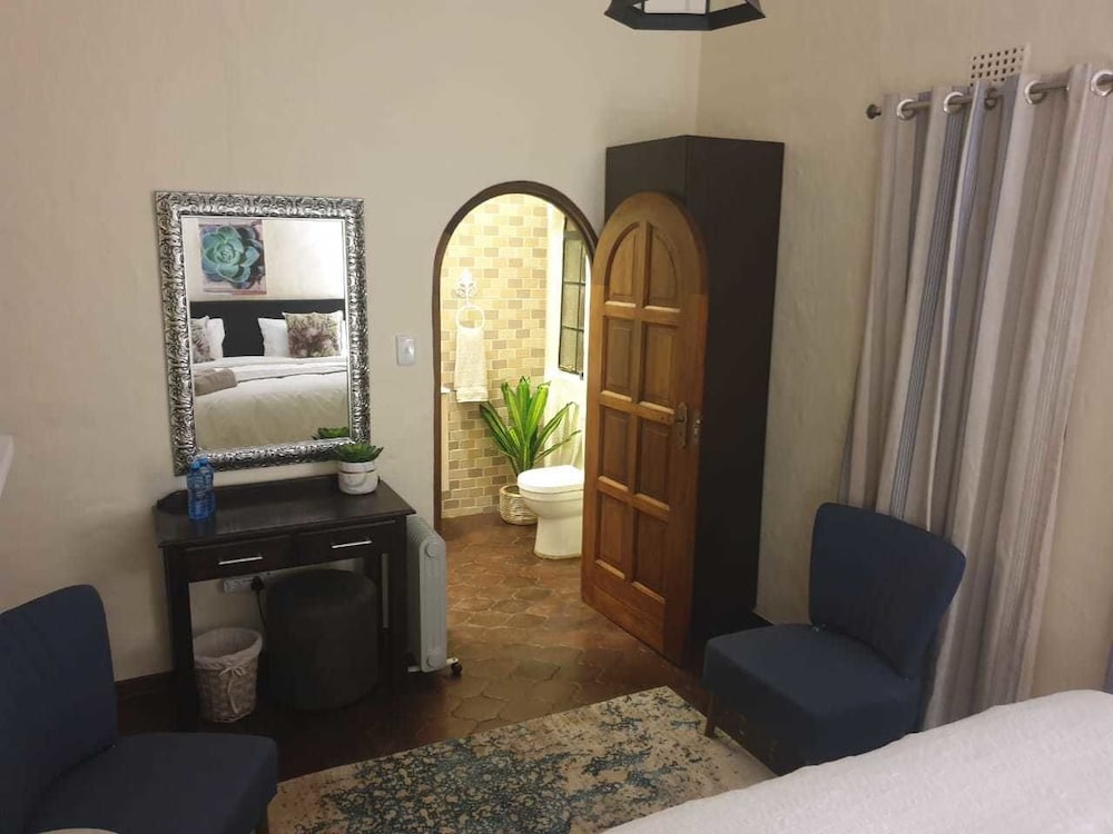 Airport Tower Lodge 26/47