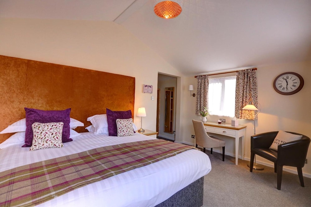 Manor Court Hotel 4/46