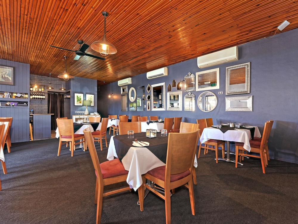 RIVIERA MOTEL BUNDABERG 28/44