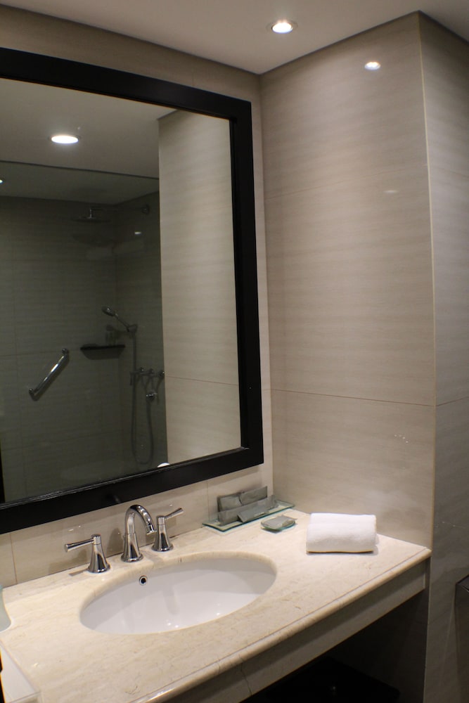 Hotel Santika Pandegiling 10/55